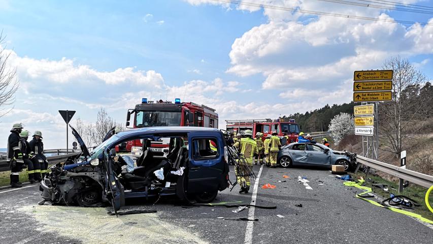 Fahrer lebensgefährlich verletzt: Schwerer Unfall bei Wilhermsdorf