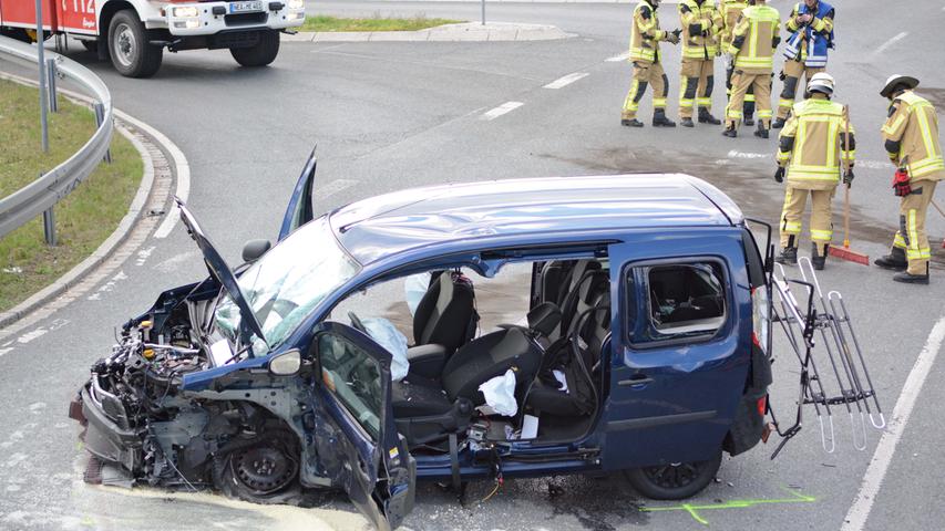 Fahrer lebensgefährlich verletzt: Schwerer Unfall bei Wilhermsdorf