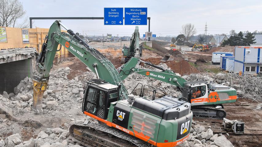 Staub und schweres Gerät: Brücke an A73 bei Eltersdorf abgerissen