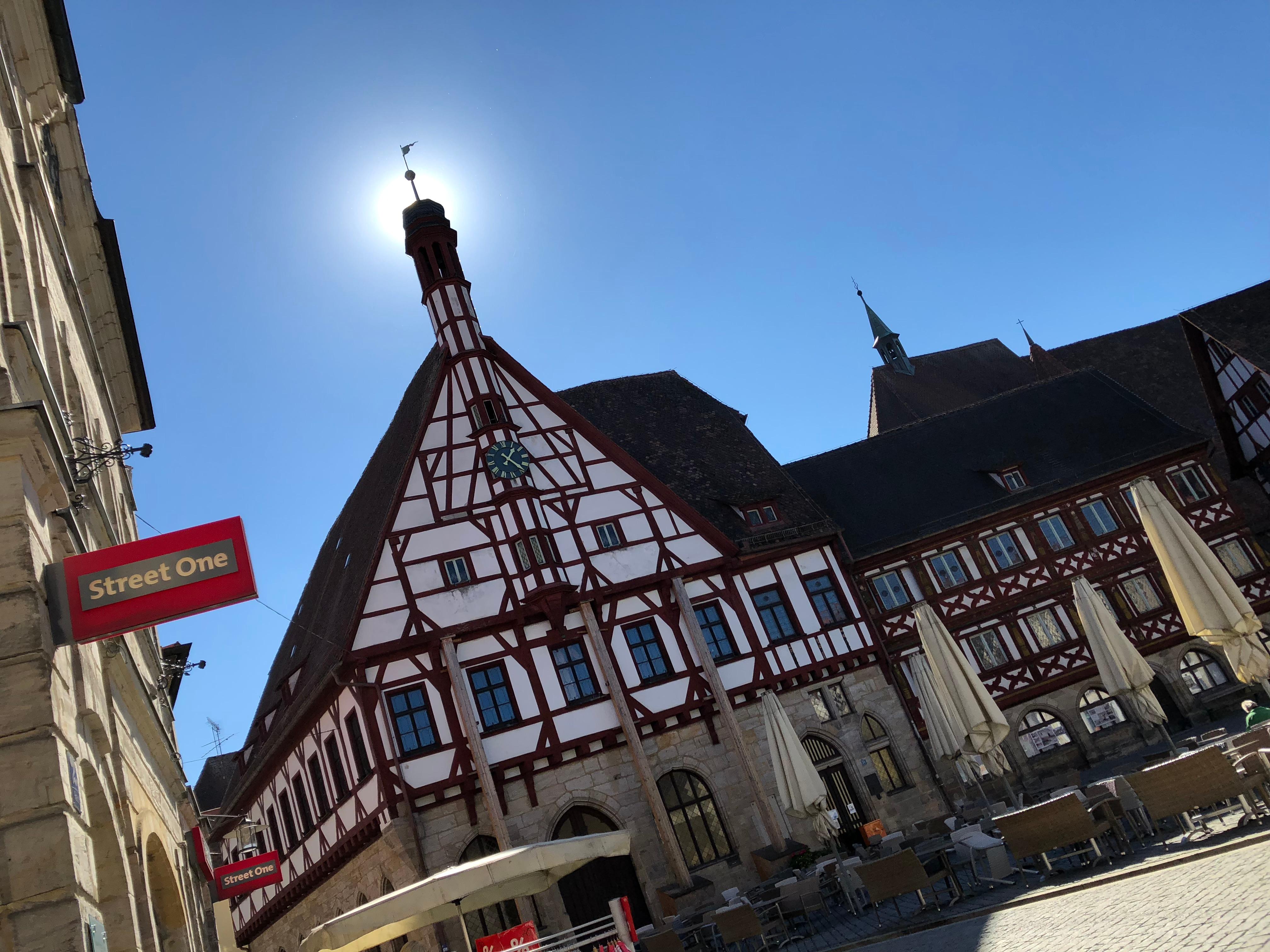 Das Forchheimer Rathaus ist genau einen Euro wert Nordbayern