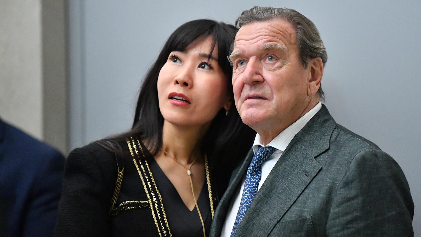 Seit Mai 2018 sind sie verheiratet: Gerhard Schröder und Ehefrau Soyeon Kim.