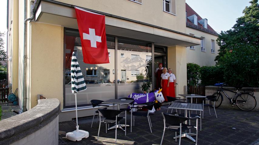 Finkenbrunn ist sicher nicht die Ecke, um ein hippes Café zu eröff­nen. Trotzdem ist der gebürtigen Schweizerin Gabriela Dorner genau das gelungen - und auch an Ostern wird das Café Schweizer Hüsli seine Tore für hungrige Gäste öffnen.Mehr zum Café Schweizer Hüsli gibt es in unserer Gastro-Datenbank.