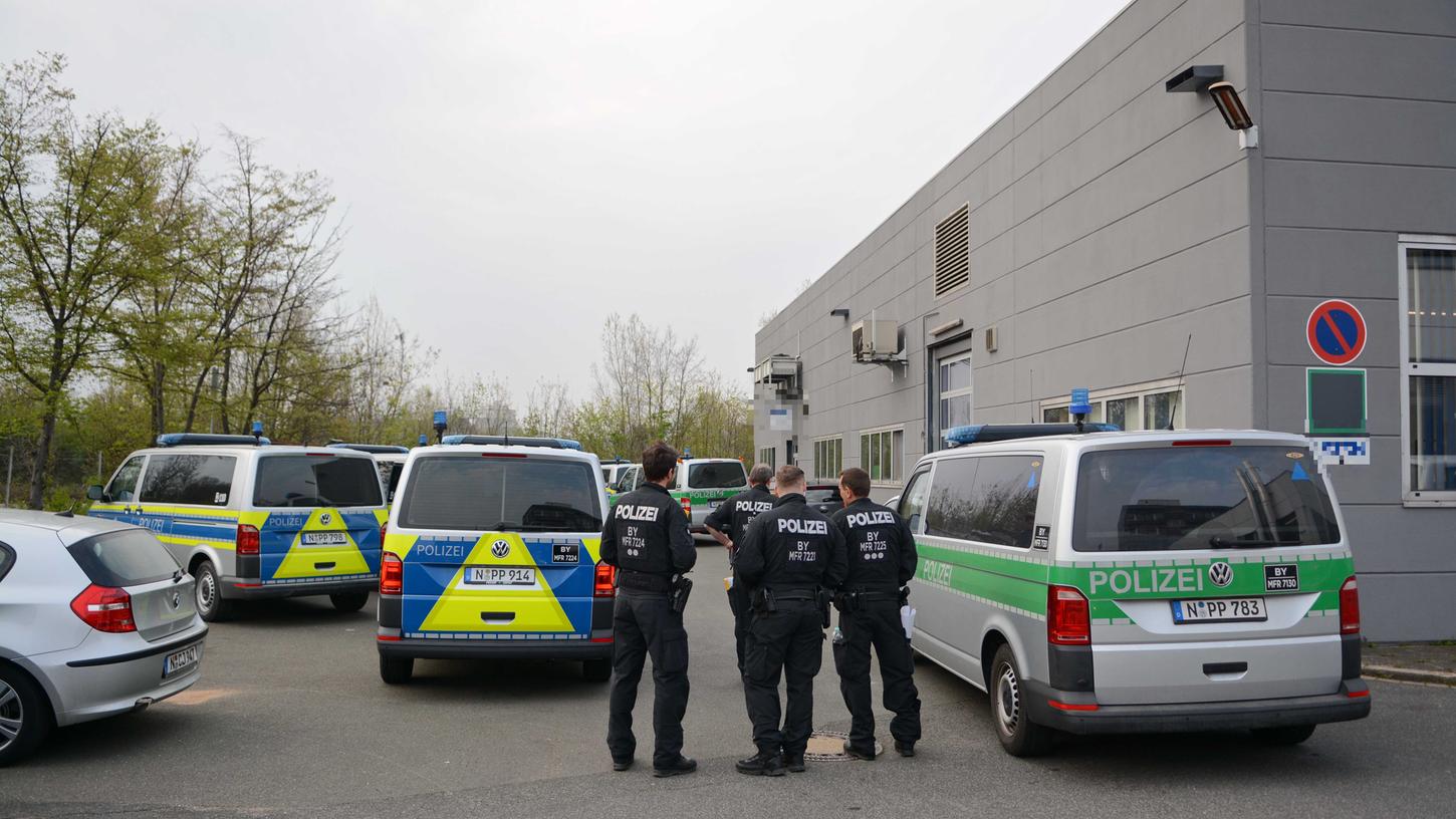 Auf Anordnung der Staatsanwaltschaft wurde im Zuge der Tätersuche im April 2019 in einer Gemeinschaftsunterkunft in Fürth eine Massen-DNA Entnahme durchgeführt.