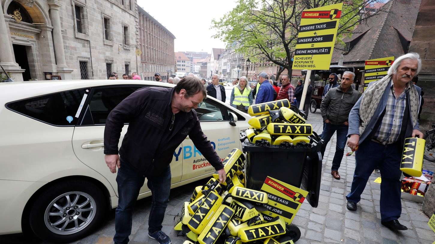 Die Nürnberger Taxifahrer demonstrierten am Mittwoch - es gehe um ihre Existenz.