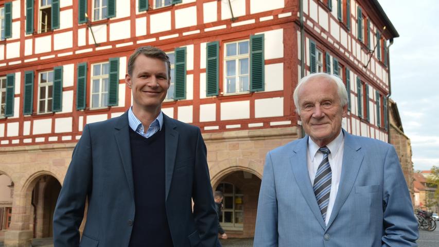 Hartwig Reimann (rechts) hat in seiner politischen Karriere gleich drei Rekorde gebrochen: Bei seinem Amtsantritt als Bürgermeister von Schwabach im Jahr 1970 war er der jüngste Oberbürgermeister Deutschlands. Dann hatte er das Amt 38 Jahre. Als er im März 2008 dann aus seinem Amt ausschied, war er zu diesem Zeitpunkt der dienstälteste Bürgermeister.