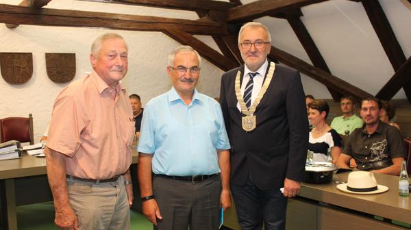 Noch im Amt ist Helmut Krämer (rechts), Bürgermeister in Markt Heiligenstadt im Landkreis Bamberg. 2020, wenn die Legislaturperiode endet, will er nach 30 Jahren Amtszeit allerdings nicht mehr antreten.
