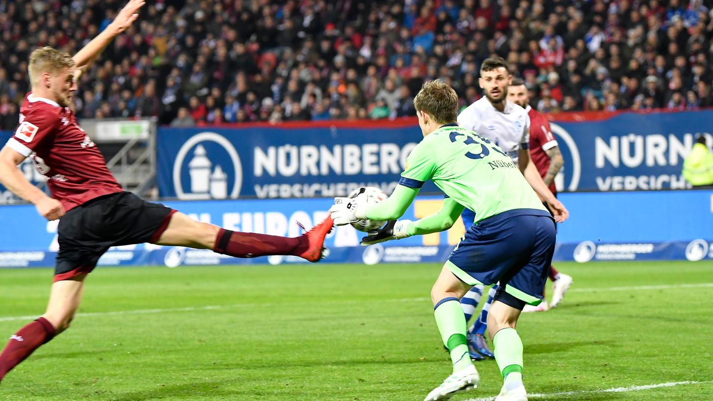Alles regulär, aber doch kein Tor! Der Club von Hanno Behrens schimpfte nach einer ernüchternden Szene in Nürnberg ordentlich. Alles regulär, aber doch kein Tor! Der Club von Hanno Behrens schimpfte nach einer ernüchternden Szene in Nürnberg ordentlich.