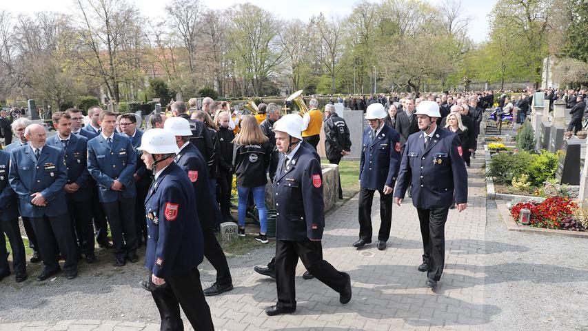 Neben der Ehrenwache der Feuerwehr Forchheim (Bild) waren auch die anderen Forchheimer Feuerwehren vertreten.