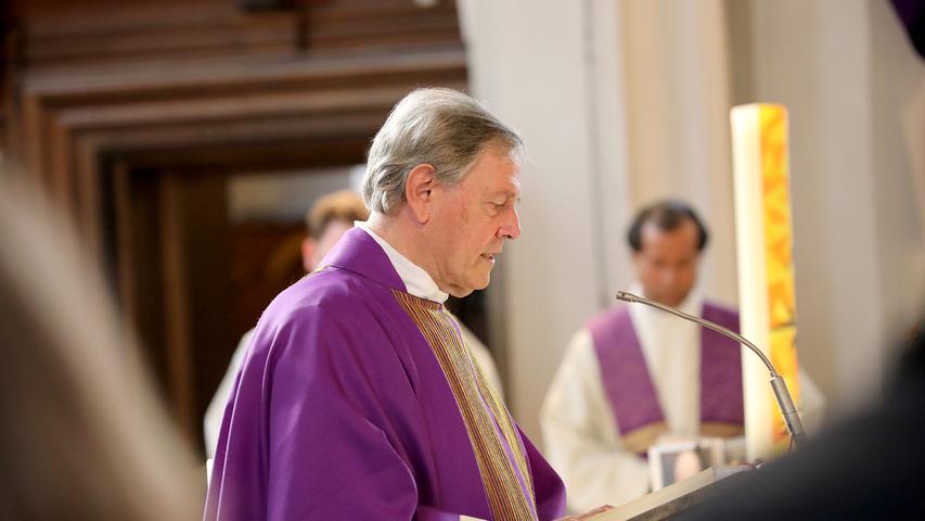 Pfarrer i.R. Monsignore Georg Holzschuh bei der Lesung.