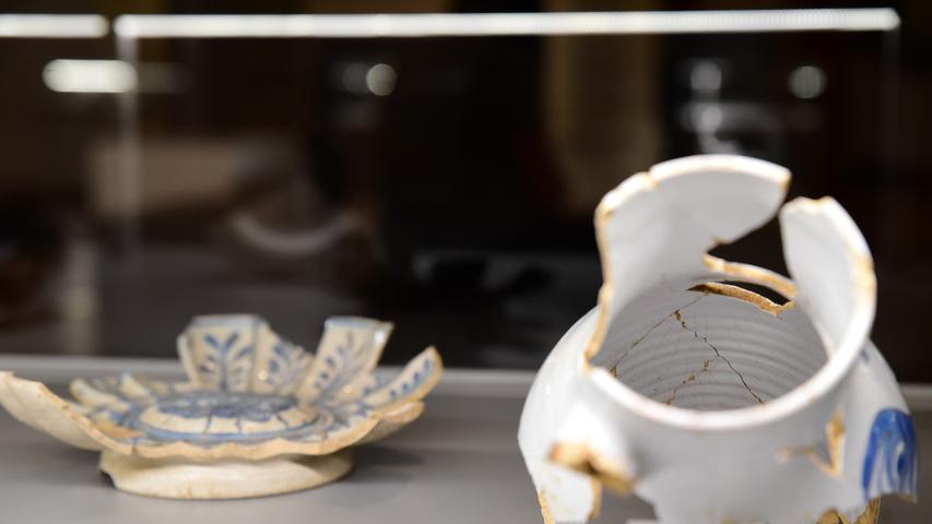 Die archäologischen Funde im Pfalzmuseum sind 1497 Euro wert - das erscheint kurios. "Das sind sozusagen Erinnerungswerte", erklärt Kämmerer Detlef Winkler. Den tatsächlichen Kunstwerk herauszufinden, wäre teuer und aufwändig. Um die Funde nicht außen vor zu lassen, wurden sie in der Bilanz deshalb nur mit je einem Euro bewertet.