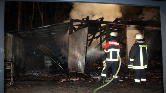 Schuppen in Flammen: Feuerwehr in Dietenhofen im Einsatz Schuppen in Flammen: Feuerwehr in Dietenhofen im Einsatz