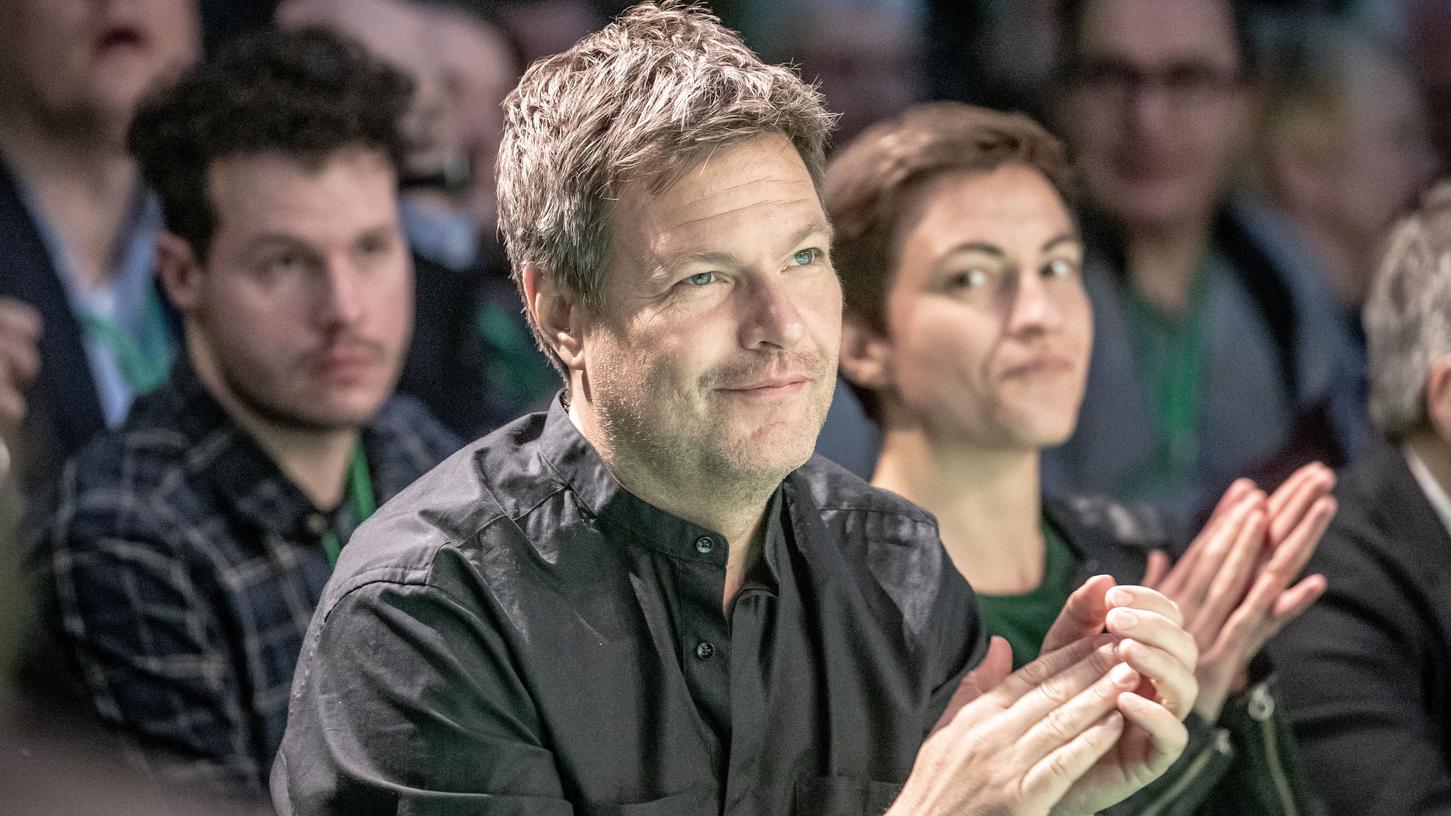 Robert Habeck hat nach aktuellen Umfragewerten gute Chancen auf ein mögliches Kanzleramt. Robert Habeck hat nach aktuellen Umfragewerten gute Chancen auf ein mögliches Kanzleramt.