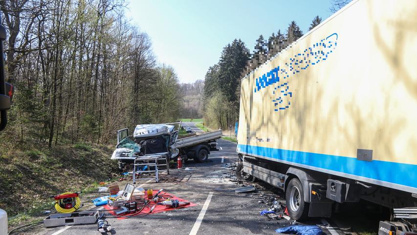  Schwerer Lkw-Unfall in Unterfranken: Ein Toter, ein Verletzter