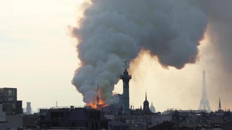 Feuer in Notre-Dame: Das Pariser Wahrzeichen in Flammen