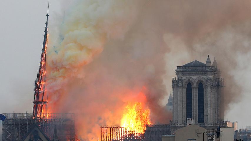"Wir werden Notre-Dame wieder aufbauen", sagte der Staatschef. "Denn das ist es, was die Franzosen erwarten."