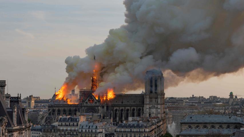 Diese Bilder schockieren die Welt: Die Kathedrale Notre-Dame in Paris steht am Montagabend stundenlang in Flammen.