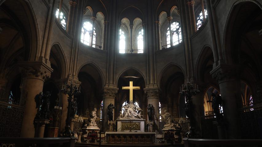 Seit 1979 ist Notre-Dame Weltkulturerbe der Unesco. Seit den islamistischen Terroranschlägen der letzten Jahre in Frankreich patrouillieren rund um die Kathedrale wie an vielen anderen Pariser Touristen-Magneten Soldaten.