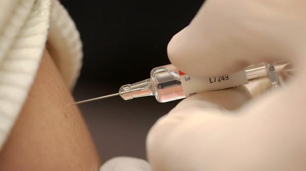 Kleiner Piekser, große Aufregung. Ob Kinder gegen Masern geimpft werden müssen, wenn sie in die Kita gehen, wird gerade diskutiert.