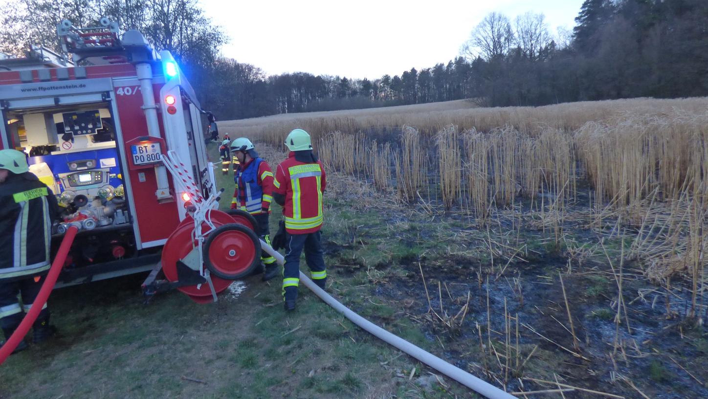 Moschendorf: Feuerwehr und Bauern verhindern Flammeninferno Moschendorf: Feuerwehr und Bauern verhindern Flammeninferno