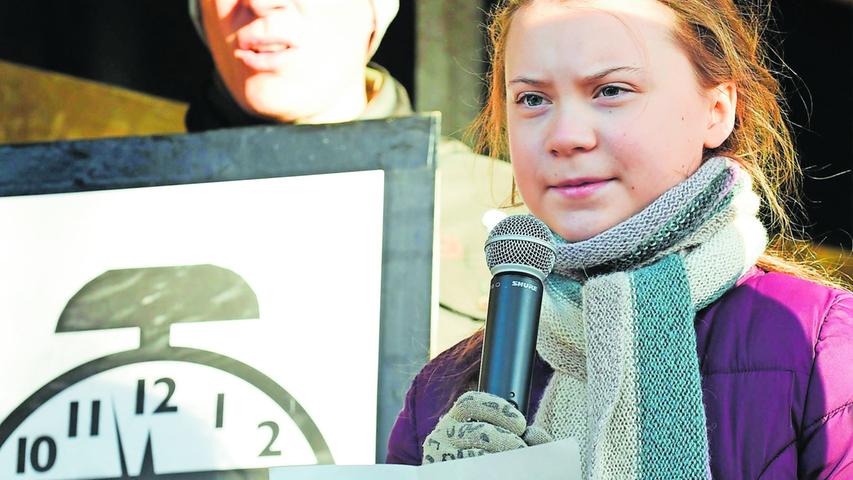 Greta Thunberg muss sich immer wieder ihren Kritikern stellen. Ihr junges Alter, ihre extreme Denkweise und ihr Alltag stehen immer unter ständiger, scharfer Beobachtung. So haben ihre Kritiker zum Beispiel nicht übersehen, dass sie auf einer Zugfahrt eine Menge Plastik dabei hatte...