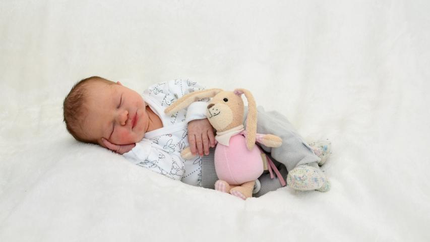 Herzlich Willkommen auf der Welt, kleine Sonja Meindl! Die goldige Neu-Kersbacherin wurde am 15. April geboren und wog dabei 3340 Gramm.