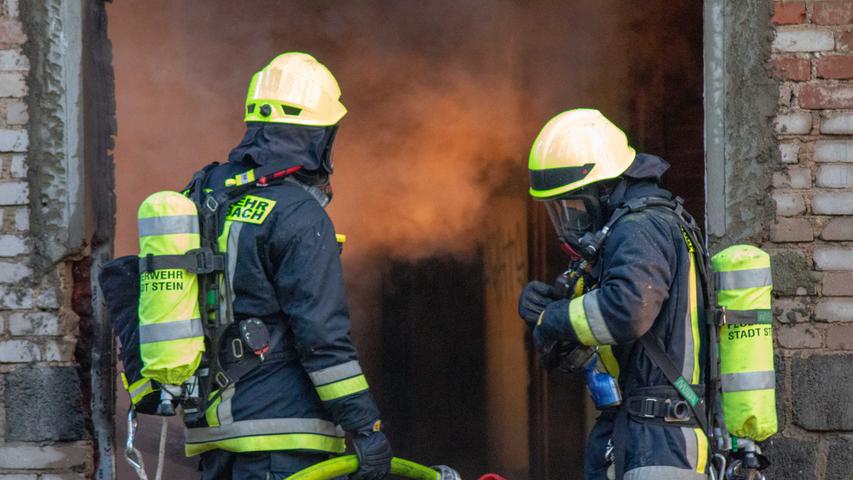 Haus steht in Flammen: Feuerwehr rückt in den Jagdweg in Stein aus