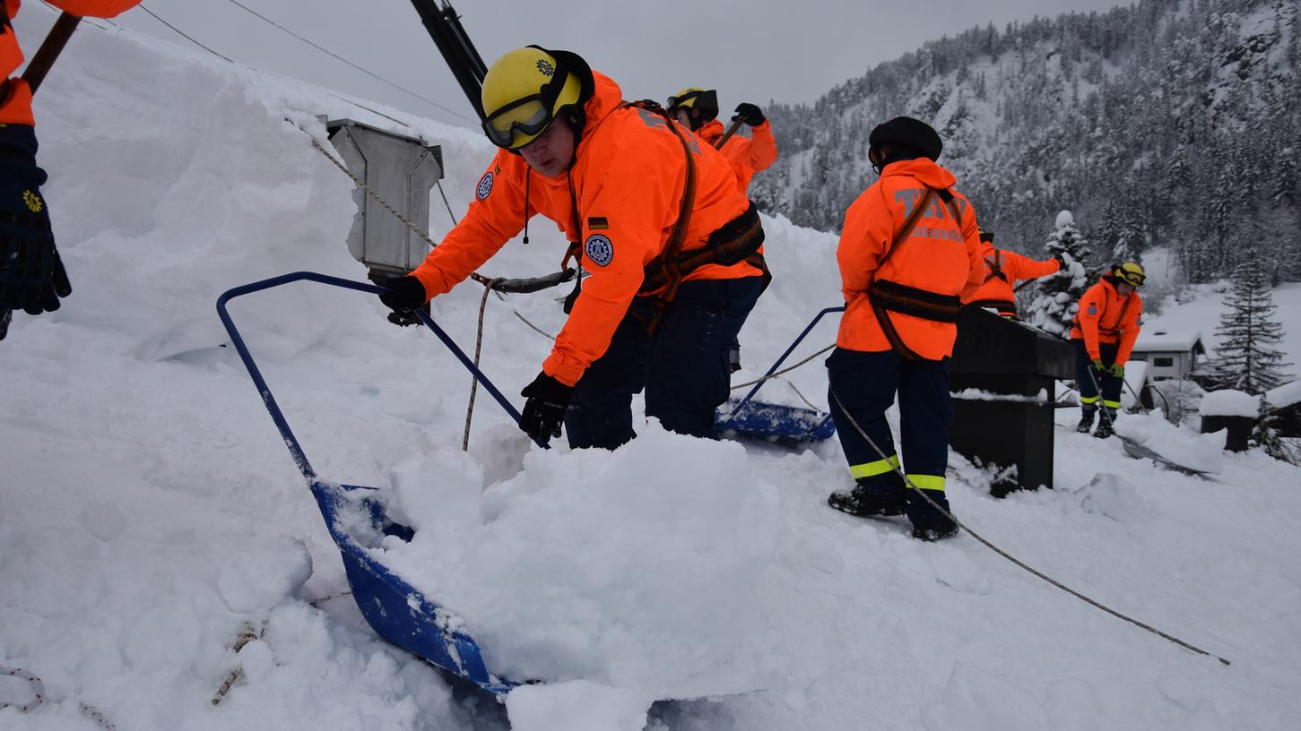 Auch Helfer aus Erlangen und dem Umland, hier ein Bild vom THW Baiersdorfer, waren bei der Rettungsaktion in den Alpen dabei.