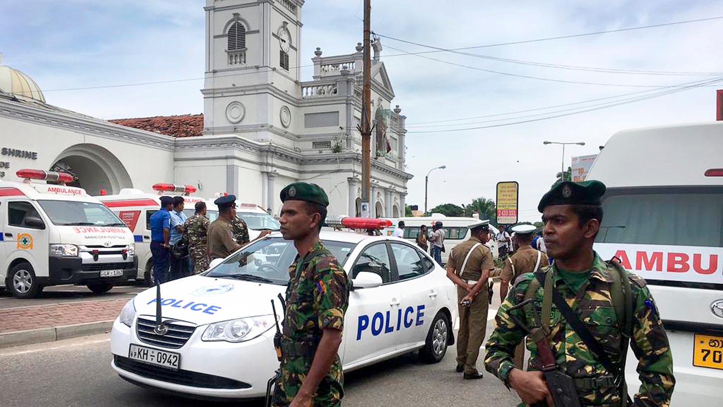 Nach den Terroranschlägen in Sri Lanka müssen hochrangige Vertreter der Sicherheitsbehörden ihren Posten räumen.