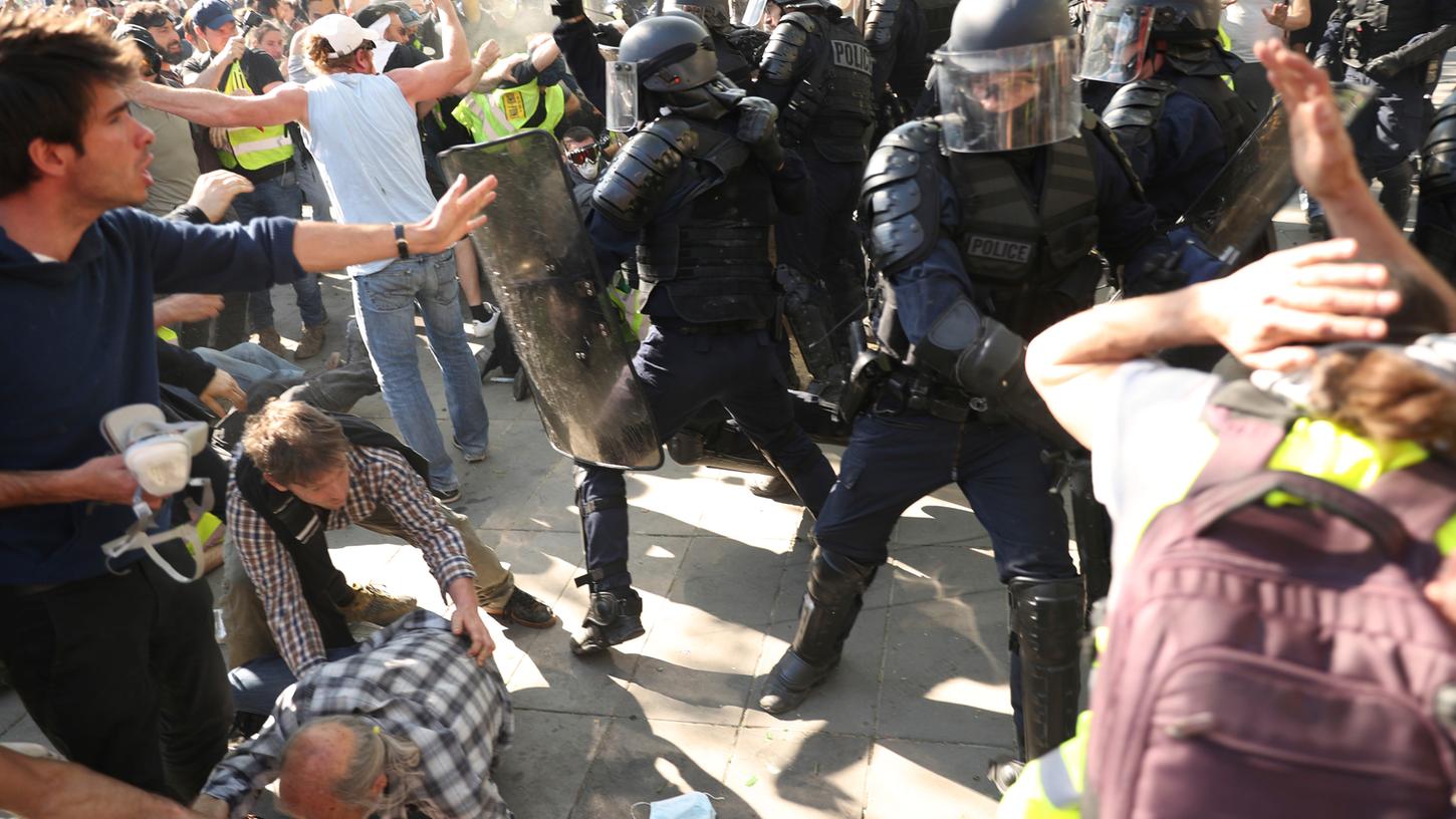 Seit Monaten kommt es wöchentlich bei "Gelbwesten"-Protesten zu großen Polizeieinsätzen in Frankreich.