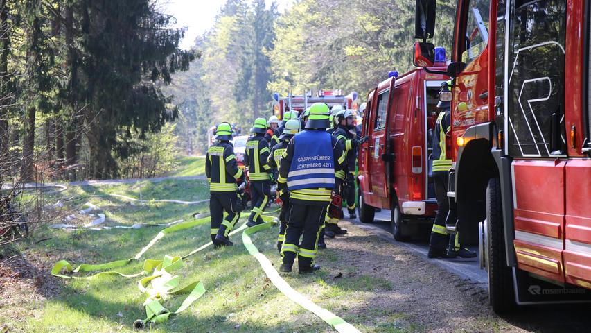 Frankenwald in Flammen: Feuerwehr rückt mit 150 Kräften an
