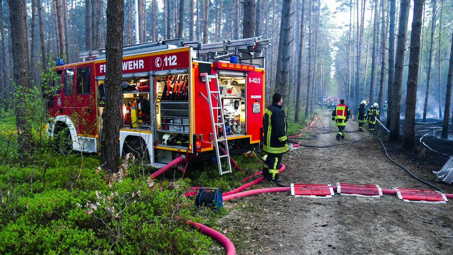 Durch den aufkommenden Ostwind steigt die Gefahr vor Waldbränden weiter an: In weiten Teilen Bayerns besteht am Ostermontag die zweithöchste Warnstufe.