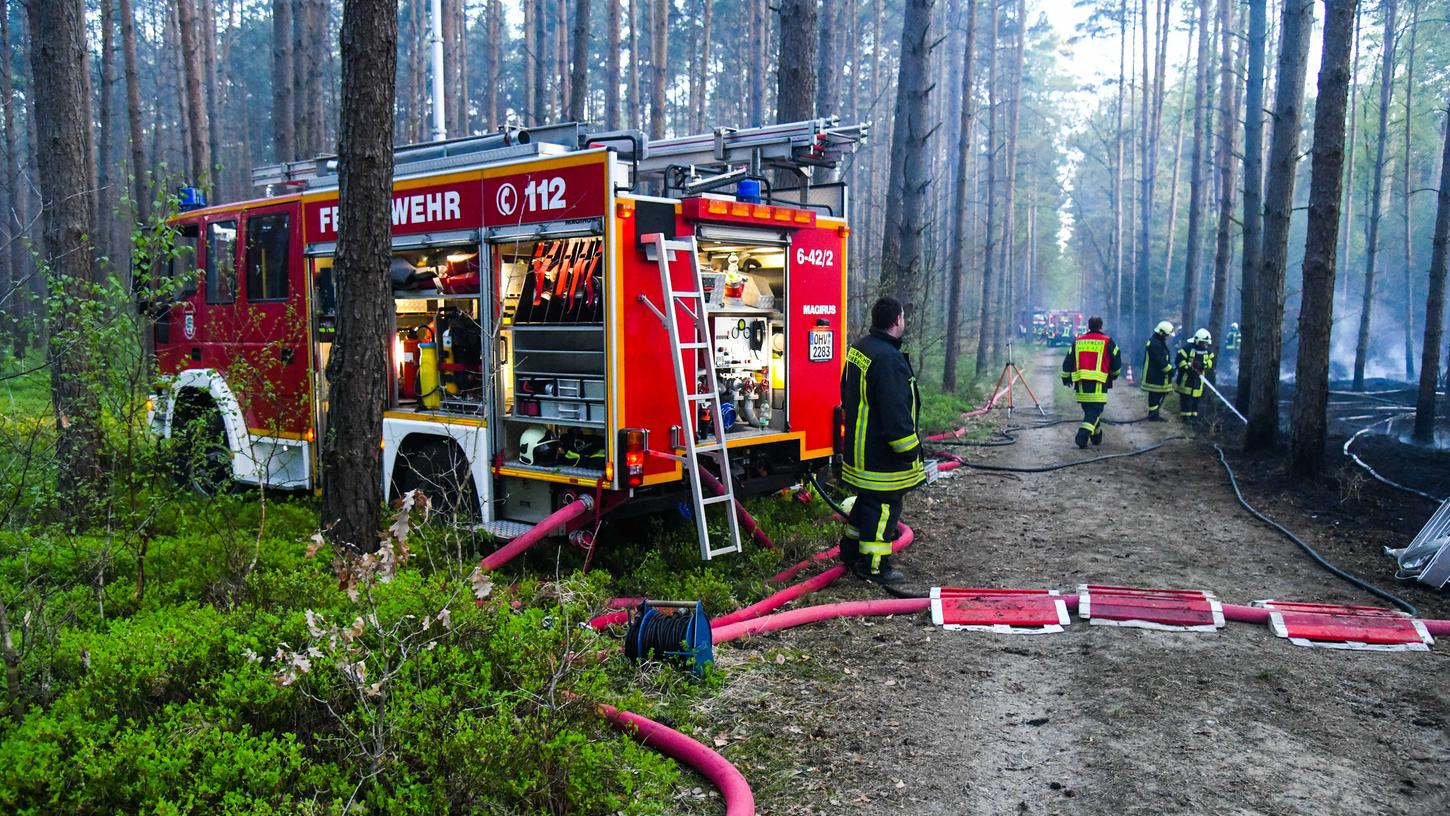 Durch den aufkommenden Ostwind steigt die Gefahr vor Waldbränden weiter an: In weiten Teilen Bayerns besteht am Ostermontag die zweithöchste Warnstufe. Durch den aufkommenden Ostwind steigt die Gefahr vor Waldbränden weiter an: In weiten Teilen Bayerns besteht am Ostermontag die zweithöchste Warnstufe.