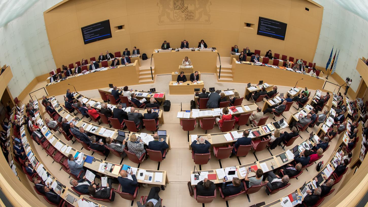 Zentrum der legislativen Macht in Bayern: das Maximilianeum in München. Die Abgeordneten der Grünen, also auch Sabine Weigand, sitzen aus dieser Perspektive gesehen ganz rechts, neben den Vertretern der SPD.