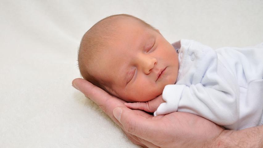 Der kleine Etienne kam am 19. April zur Welt. Der Kleine wog bei der Geburt 3100 Gramm und war 50 Zentimeter groß.