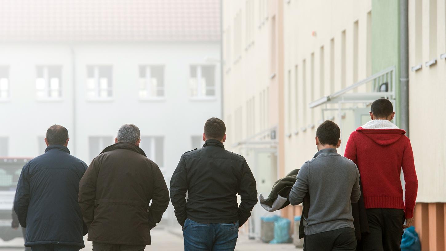 Negative Einstellungen gegenüber Asylsuchenden sind in Deutschland weit verbreitet, wie eine neue Studie der Friedrich-Ebert-Stiftung zeigt. Negative Einstellungen gegenüber Asylsuchenden sind in Deutschland weit verbreitet, wie eine neue Studie der Friedrich-Ebert-Stiftung zeigt.