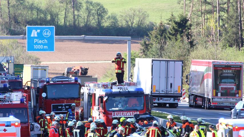 Auf Lkw aufgefahren: Drei Schwerverletzte auf A9 bei Plech