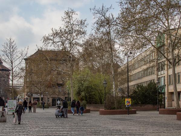 Mit Ausnahme der Kaserne ist das Ensemble am Jakobsplatz noch heute vorhanden, wenngleich nun teils durch üppiges Begleitgrün verdeckt.