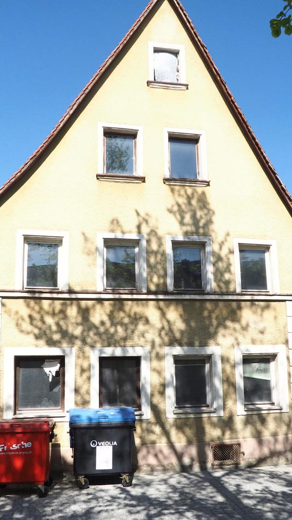 Aus der Zeit um 1345 stammt das Vorderhaus der Wiesentstraße 13, das Hinterhaus aus der Zeit um 1391. Laut Hausforschung handelt es sich um ein Wirtschaftsgebäude, das in ein Wohnhaus umgebaut wurde. Während des Dreißigjährigen Kriegs...