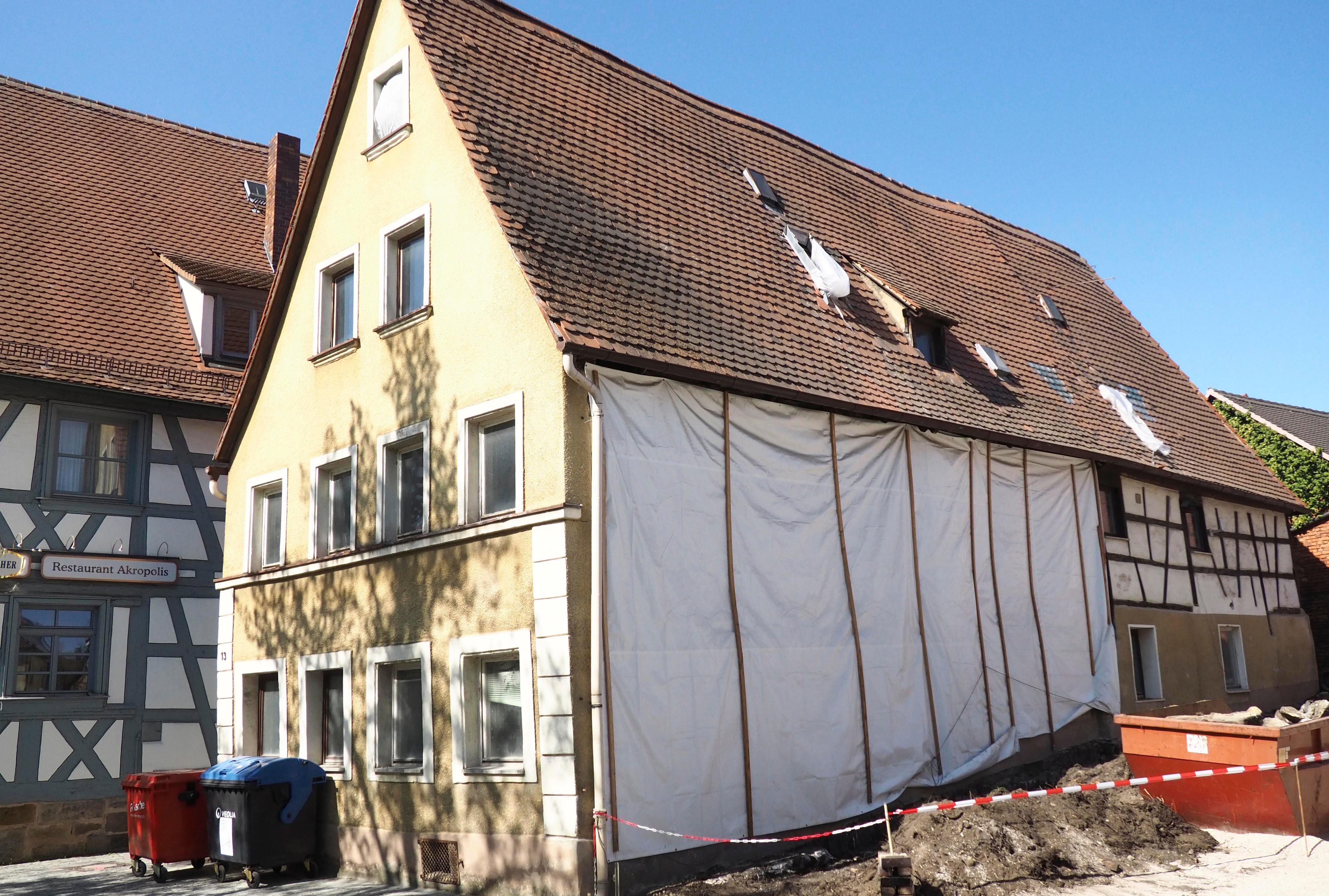 ...war es eine zeitlang unbewohnt. Später war es wieder bewohnt und taucht als "Haus bei der Rosstrenckh" in Unterlagen auf. Ab 1686 lässt sich ein Zins von jährlich 48 Eiern unter den Pfründnerzinsen nachweisen.
