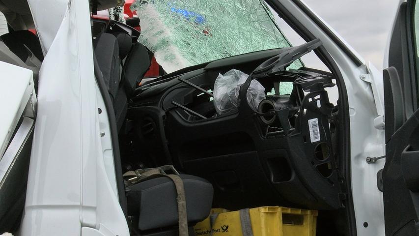 Transporter fährt auf Lkw auf: Tödlicher Unfall auf A3