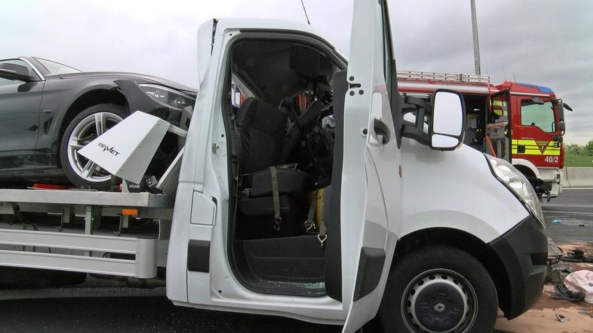 Transporter fährt auf Lkw auf: Tödlicher Unfall auf A3