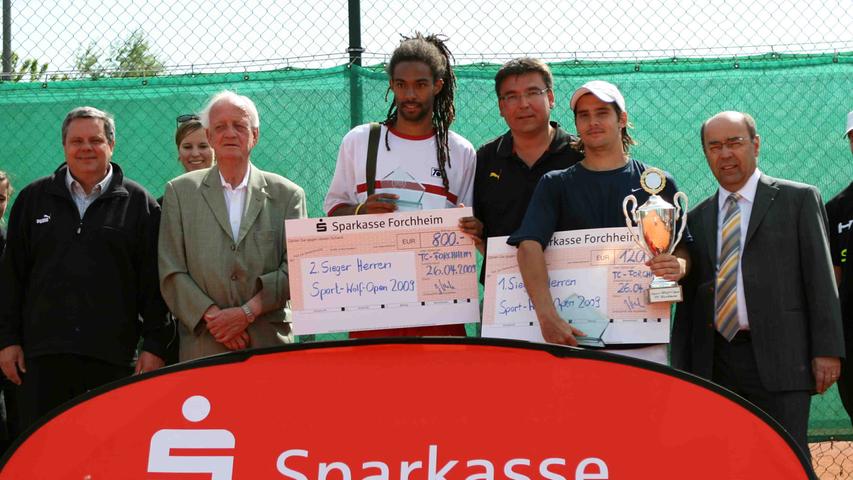 Der unterlegene Finalist von 2009, bei der Siegerehrung rechts neben dem Bayerischen Verbandspräsidenten Peter von Pierer, eroberte die Herzen der Zuschauer im Sturm.