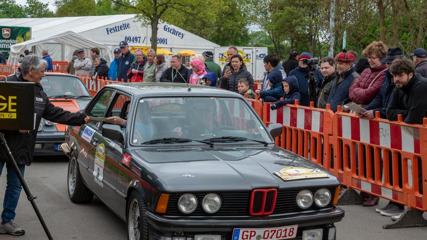 Automobile Klassiker satt: Metz-Rallye-Classic in Stein bei Nürnberg gestartet
