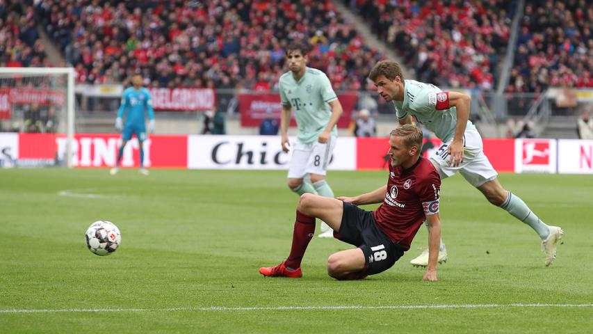 Star-Auflauf im Max-Morlock-Stadion: Alle sind sie zum Derby am Sonntag nach Nürnberg gekommen, wenn der FC Bayern München beim Club gastiert.