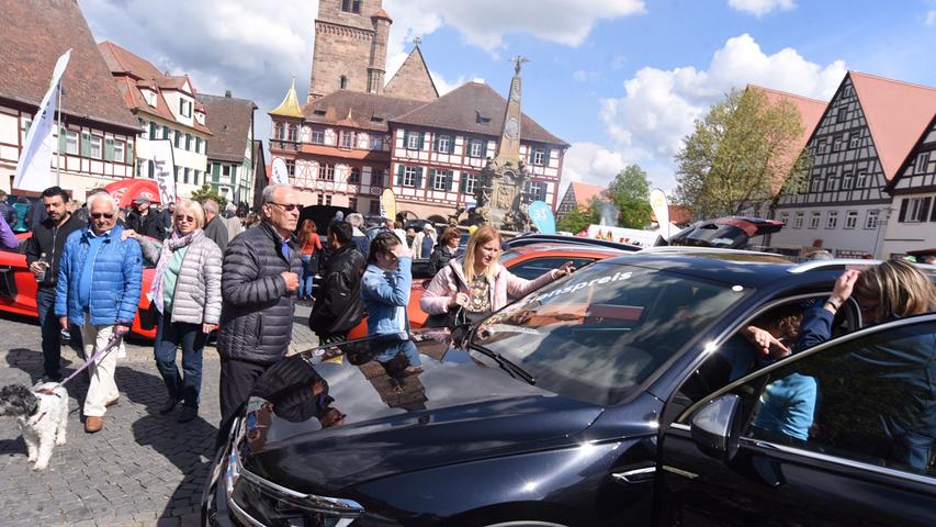 Vom Bulli bis zum heißen Flitzer: Autoshow in Schwabach
