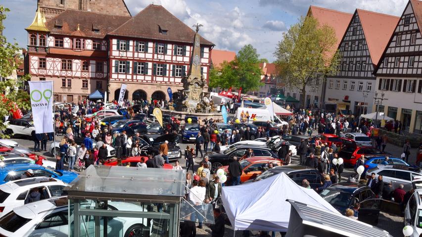 Vom Bulli bis zum heißen Flitzer: Autoshow in Schwabach