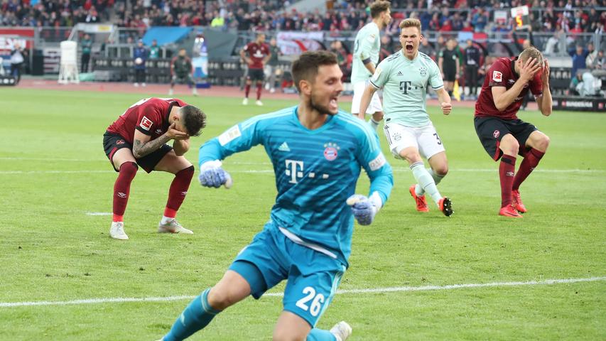Bayern-Keeper Sven Ulreich freut sich dennoch über den verschossenen Elfmeter, der dem Rekordmeister immerhin einen Punkt rettet.