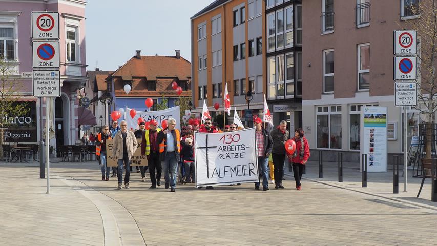 Gewerkschaften demonstrieren zum Tag der Arbeit in Treuchtlingen