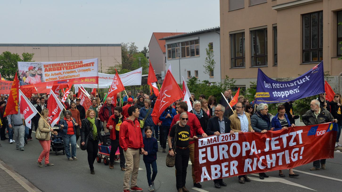 200 Gewerkschaftler zogen am 1. Mai in Erlangen unter dem Motto "Europa. Jetzt aber richtig!" durch die Straßen.