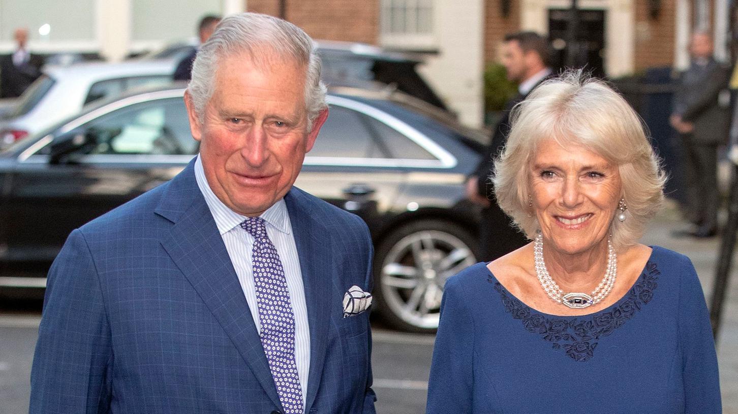 Der 71-jährige Prinz Charles (li.) wurde positiv auf das Coronavirus getestet.